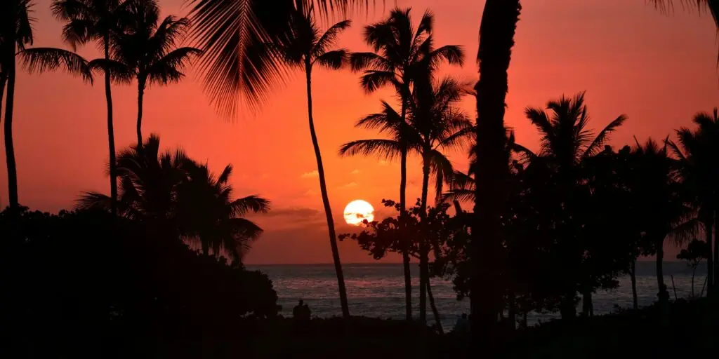 Coucher de soleil sur la côte de Kailua-Kona, Hawaï