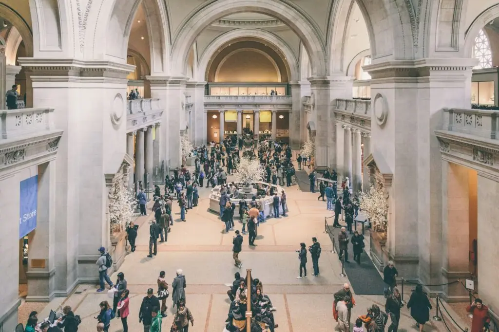 Façade du Metropolitan Museum of Art sur la Cinquième Avenue, New York